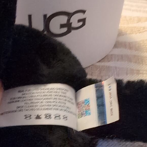 UGG Black Fuzzy Earmuffs - Picture 2 of 3